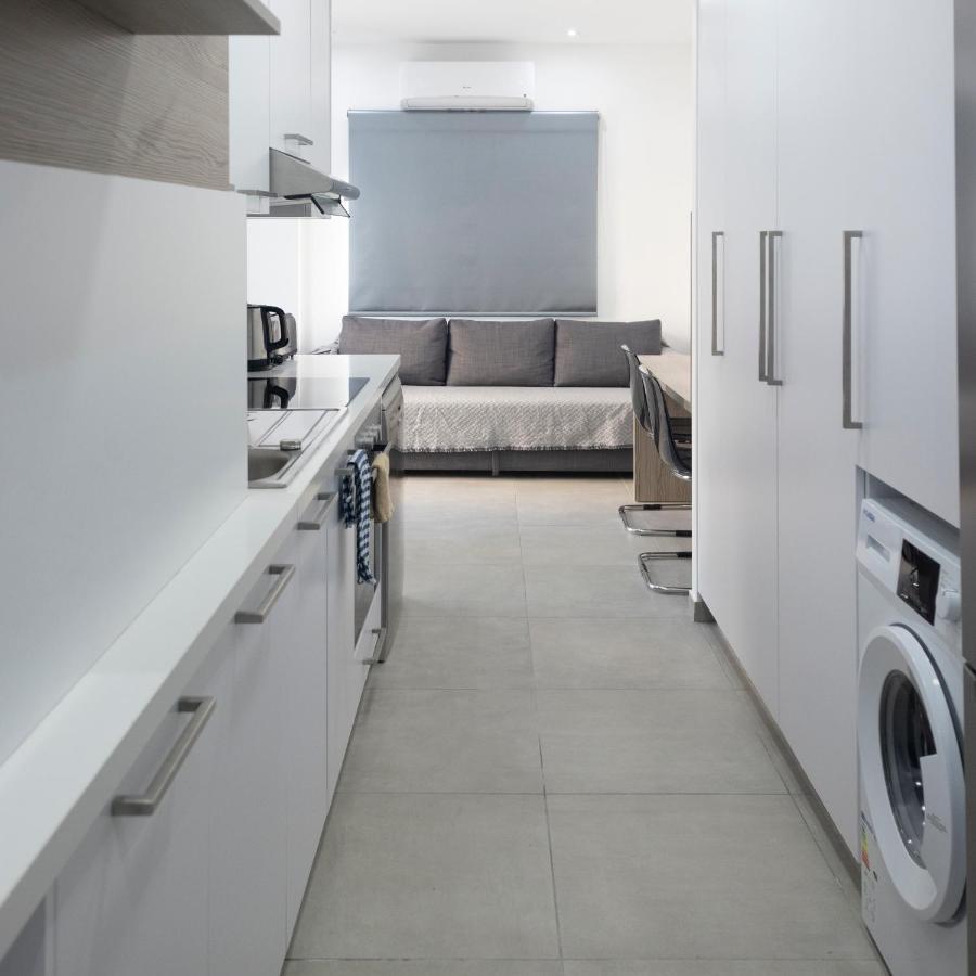 Lovely 2 Bed Apartment In Larnaca City Centre Exterior foto